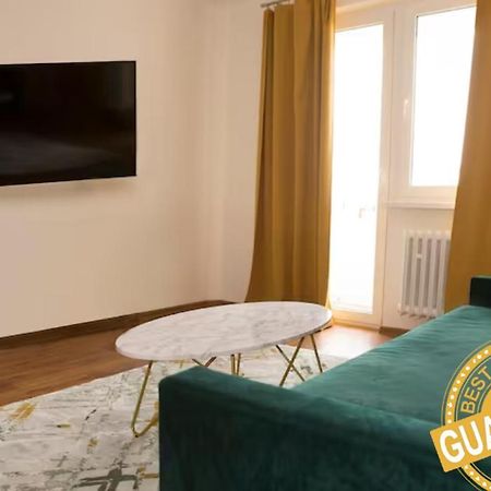 New Colorful Apartment With Big Balcony Bratislava Esterno foto