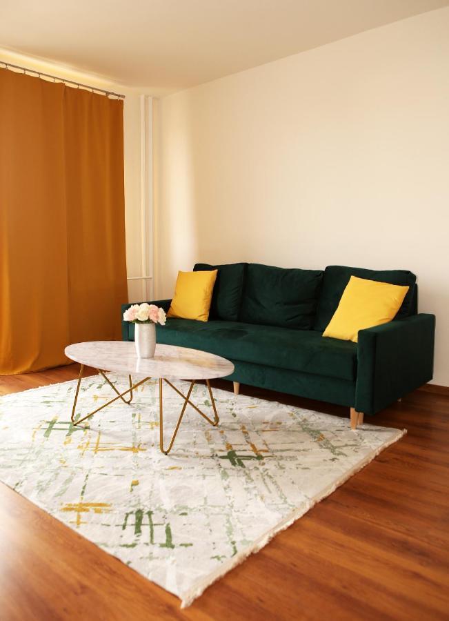 New Colorful Apartment With Big Balcony Bratislava Esterno foto
