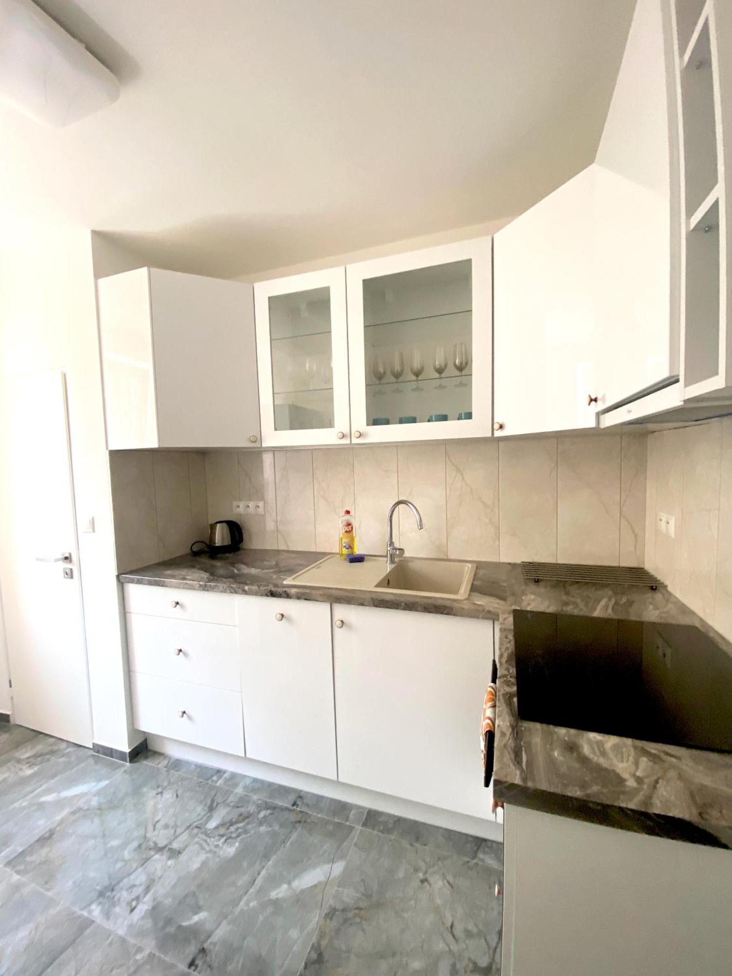 New Colorful Apartment With Big Balcony Bratislava Esterno foto
