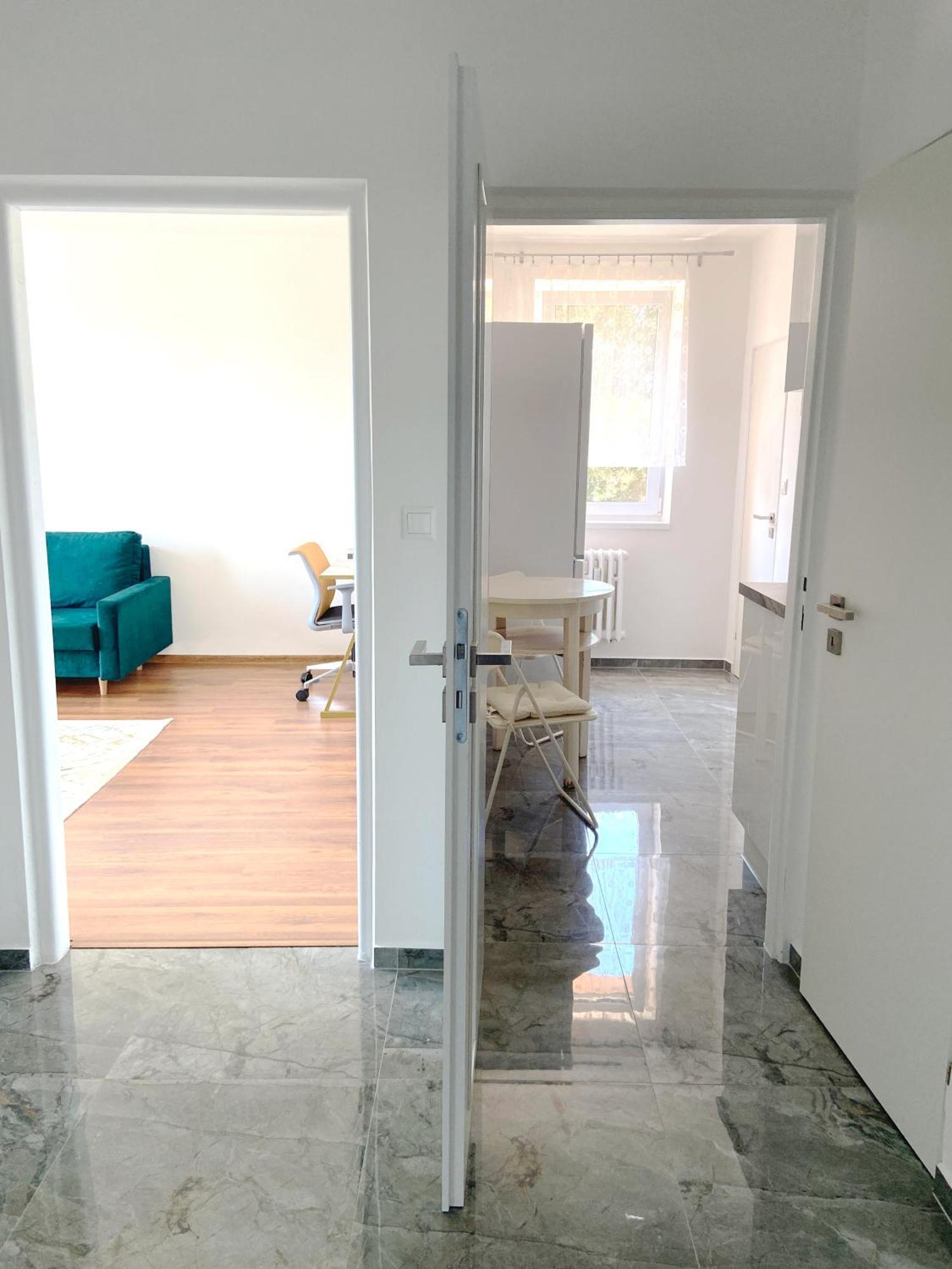 New Colorful Apartment With Big Balcony Bratislava Esterno foto