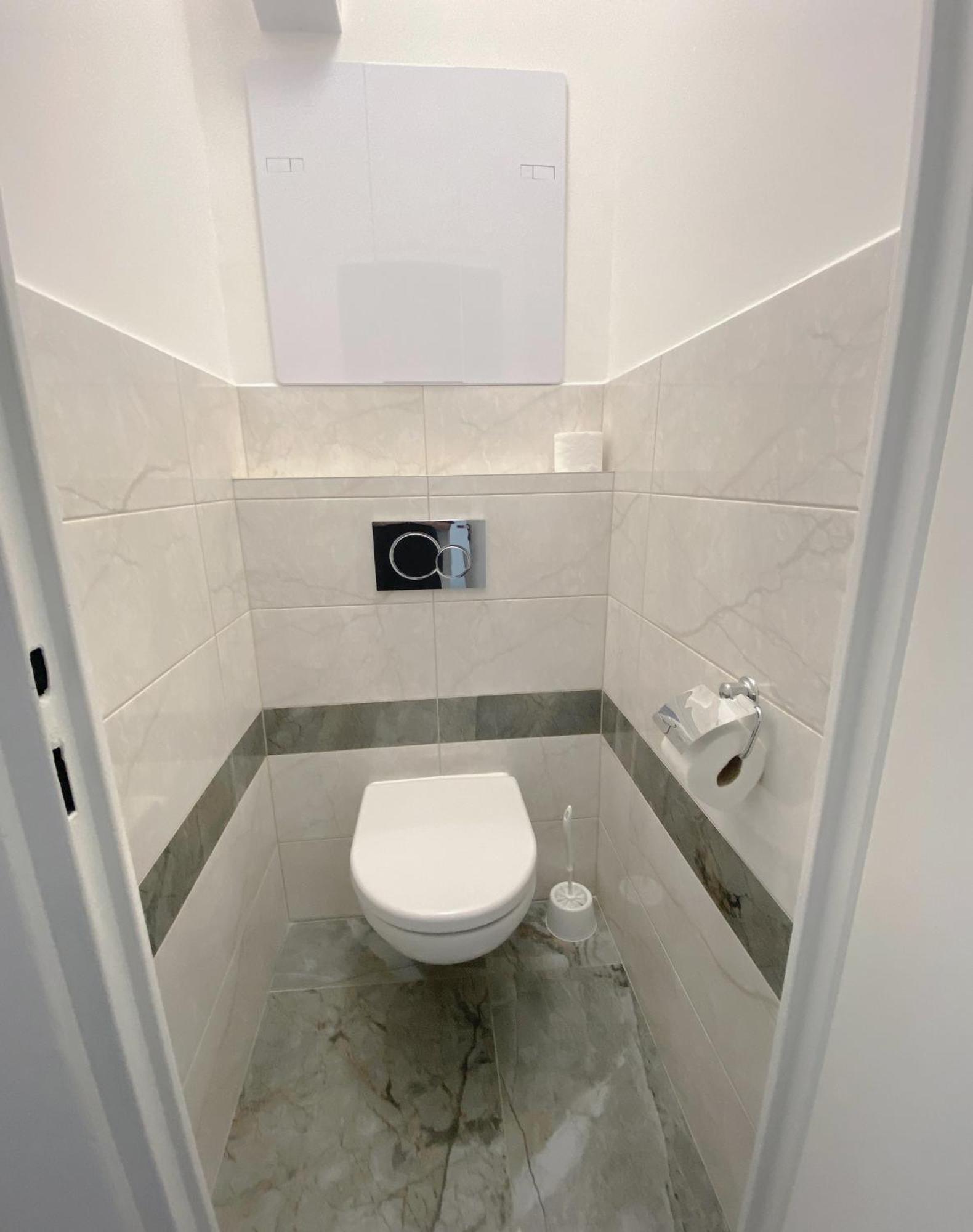 New Colorful Apartment With Big Balcony Bratislava Esterno foto