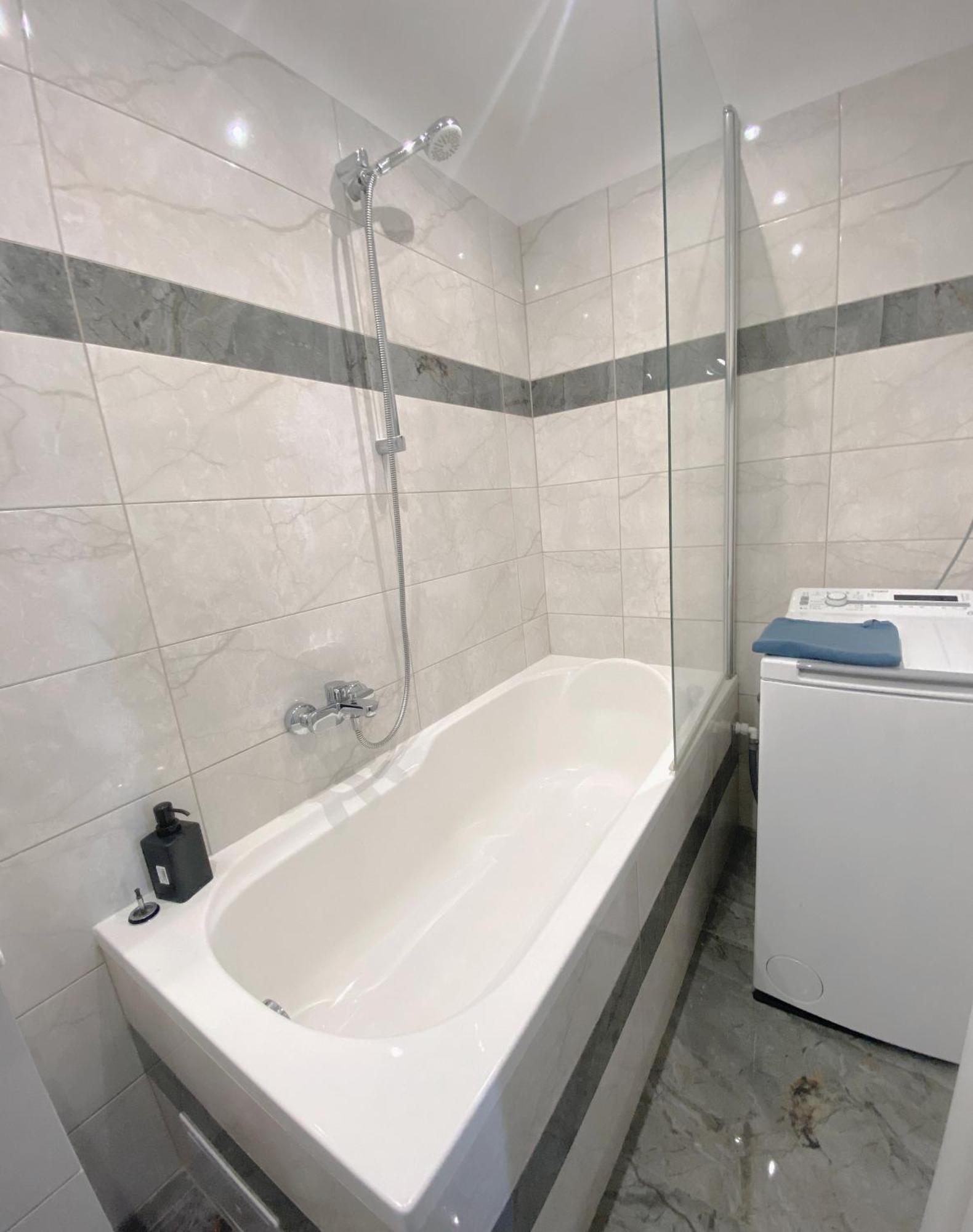 New Colorful Apartment With Big Balcony Bratislava Esterno foto